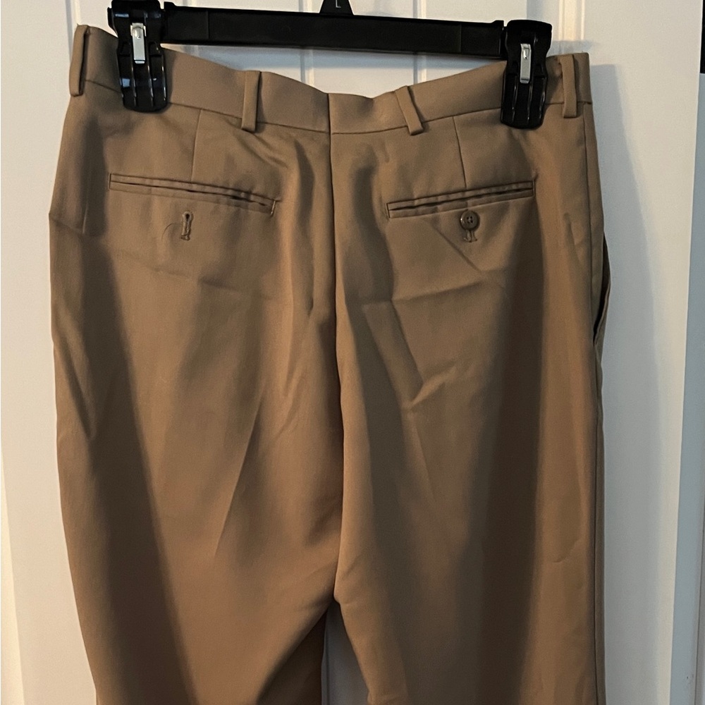 Men’s Stafford tan dress pants, 32x30, classic fit.